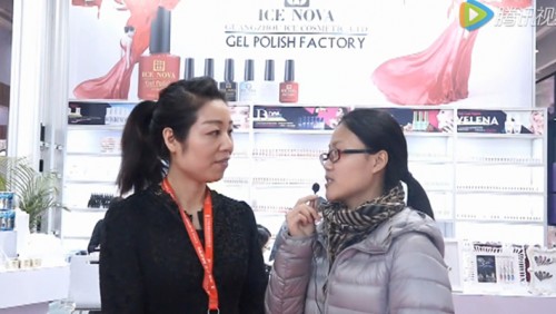 廣東美博會現場冰朵接受畢加展覽采訪